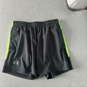 Men’s Under Armour fitted Heat Gear shorts. Dark Gray & Lime Green. Size Medium